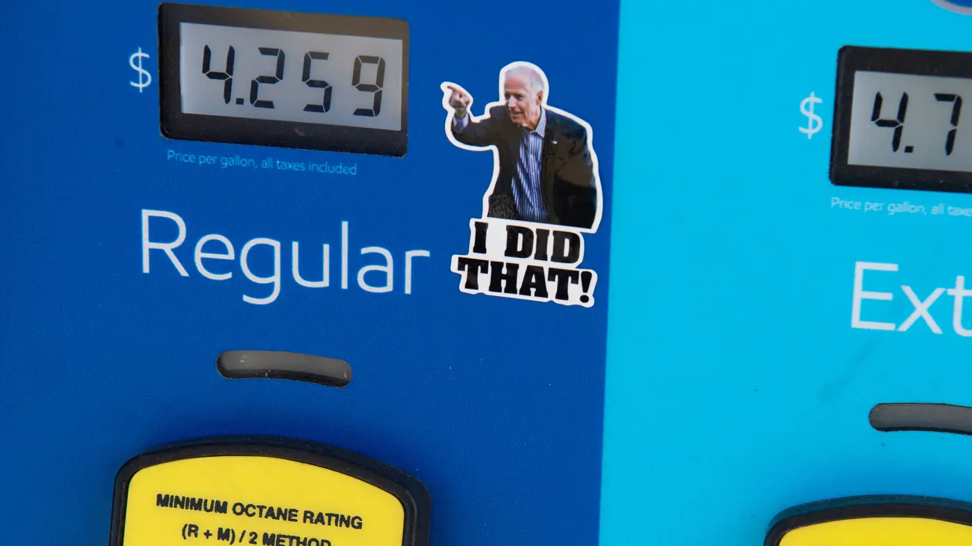 Falling gas prices help Democrats, but politicians don't control energy costs : NPR