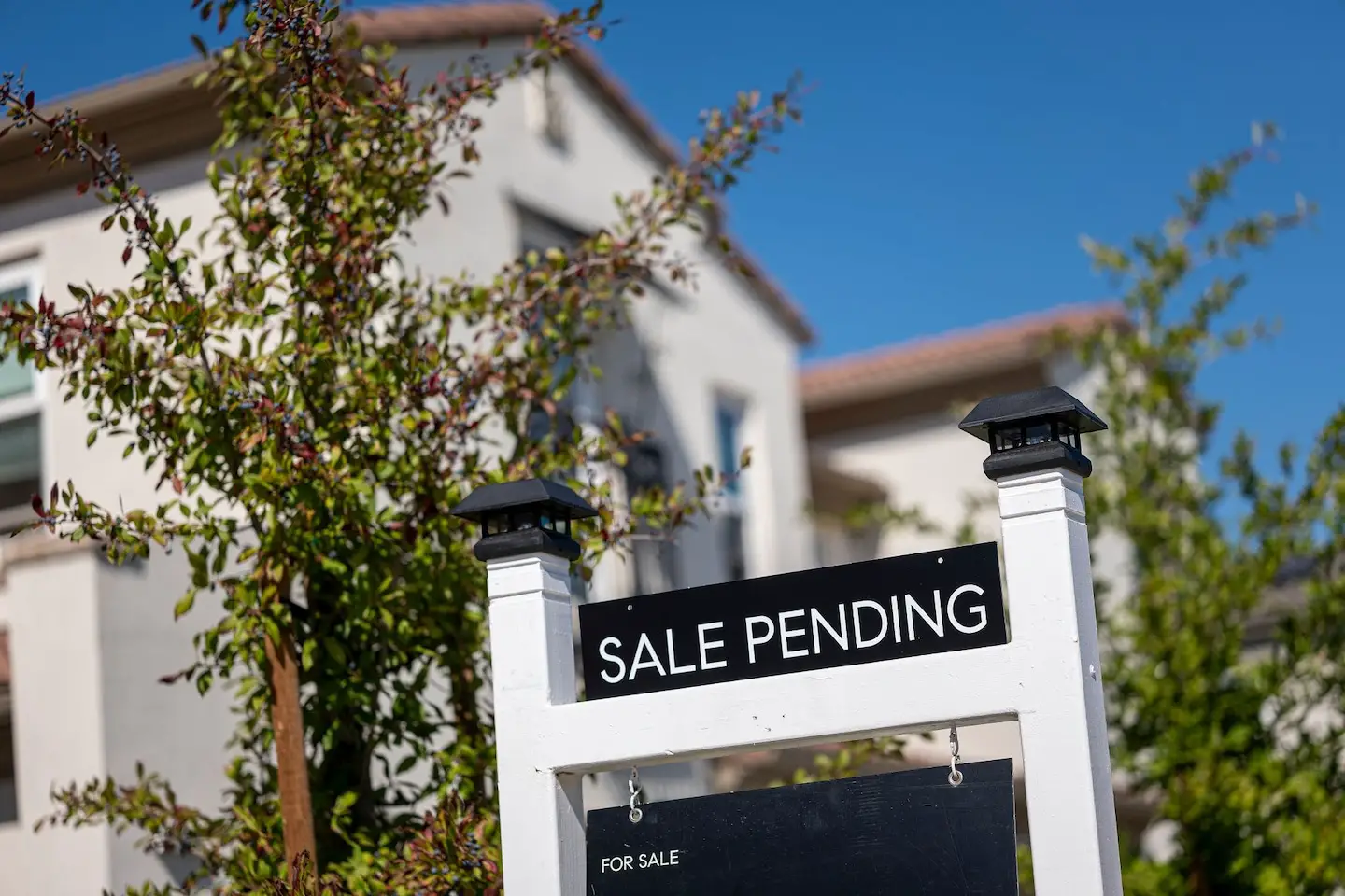 Mortgage rates hit 7 percent as Federal Reserve moves slow economy