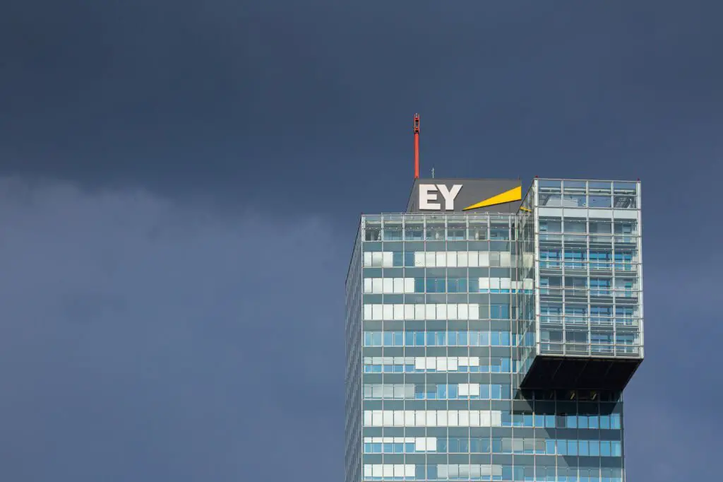 EY Scraps Plan to Split Consulting and Auditing Businesses