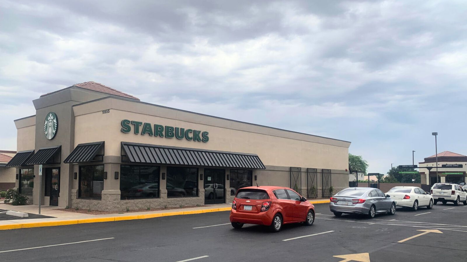 Western Retail Advisors to open Starbucks double drive-thru...
