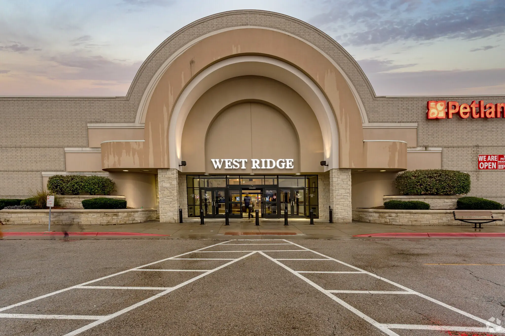 West Ridge Mall, with roughly 1 million square feet, is destined to be the new home of Advisors Excel's headquarters in Topeka, Kansas. (CoStar)
